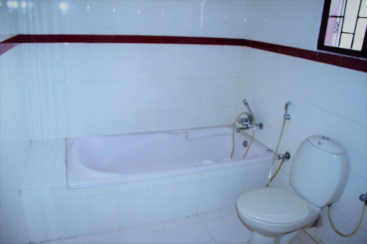 East Coast Hotel Thiruvananthapuram Bagian luar foto
