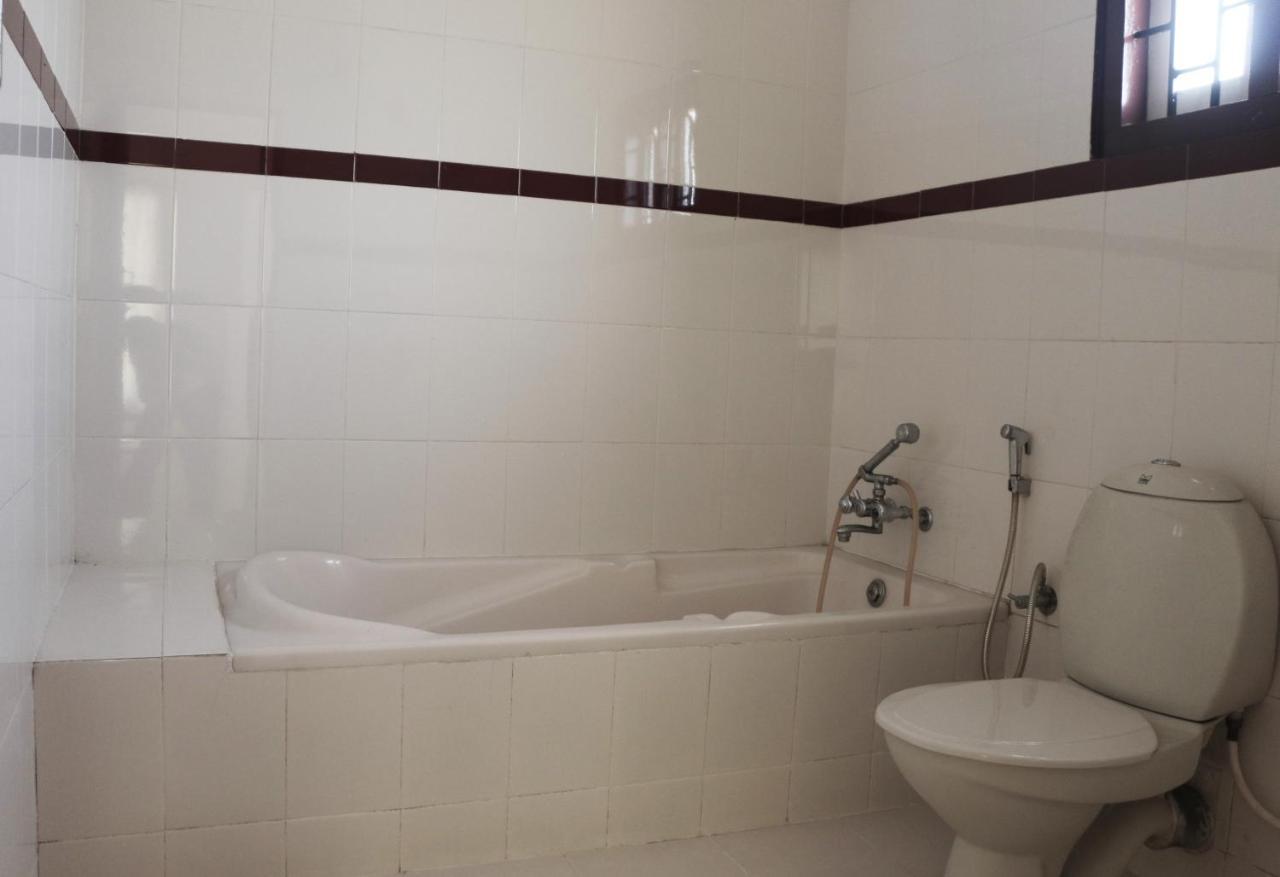 East Coast Hotel Thiruvananthapuram Bagian luar foto