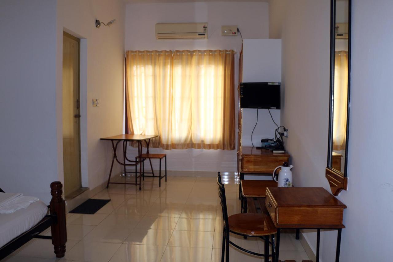 East Coast Hotel Thiruvananthapuram Bagian luar foto